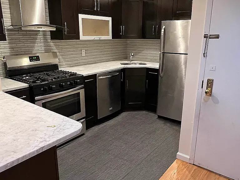 31-63 38th St #3B — Photo 4