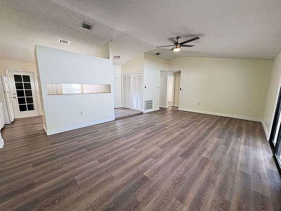 3rd image of 938 Delano Ct