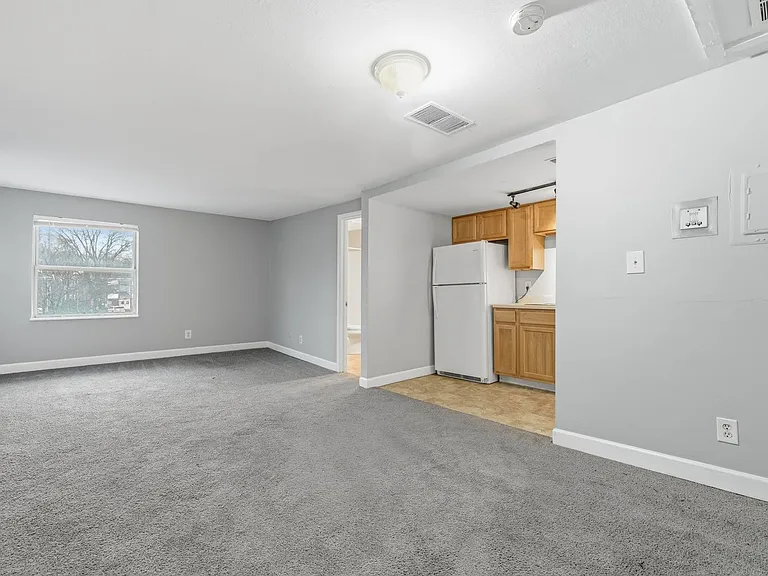 Balsam Avenue Apartments - The Courts — Photo 17
