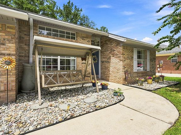4th image of 1768 REDWOOD Lane