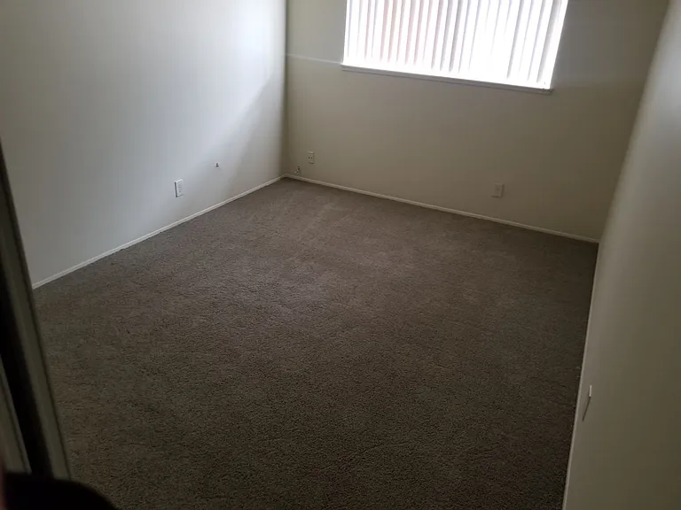 2618 Milton Ave — Photo 14