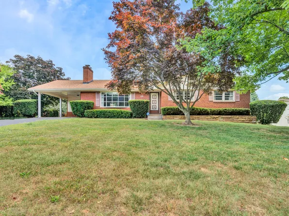 2102 Bridle Ln, Roanoke, VA 24018