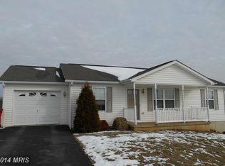 60 Raider Ln, Martinsburg, WV 25403