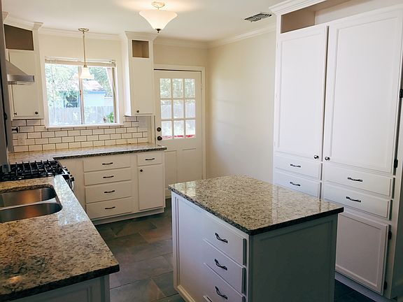 5th image of 307 Paloma St