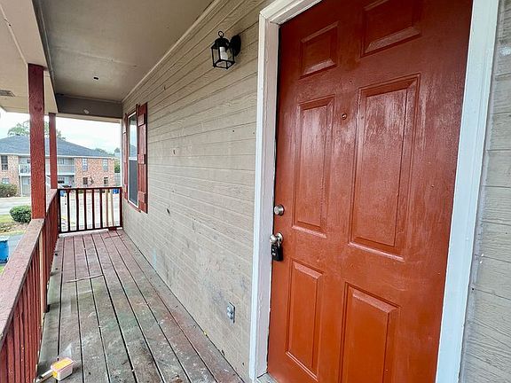 2nd image of 305 Vieux Orleans Cir #C