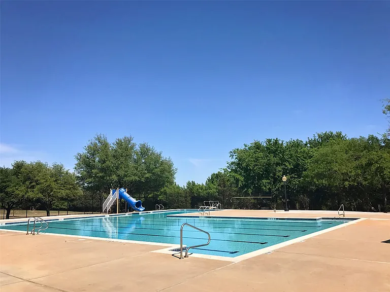 2417 Brenham Dr — Photo 38