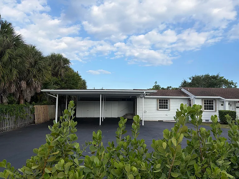 202 Palm Ct — Photo 14