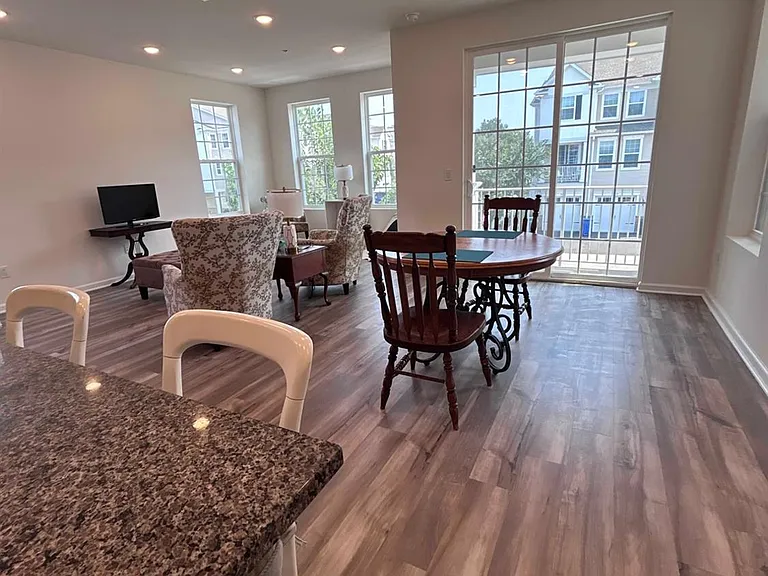 735 Station Rd — Photo 11