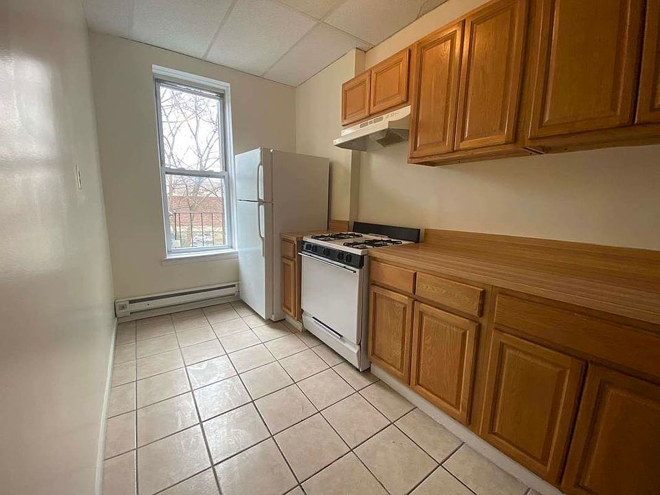 1st image of 776 Nostrand Ave #3