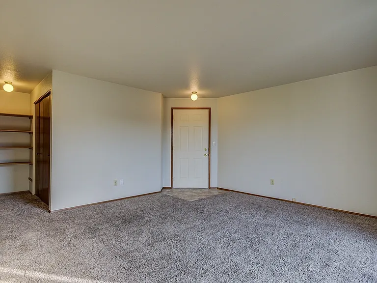 M0755-455 S. Oak Harbor Street — Photo 5