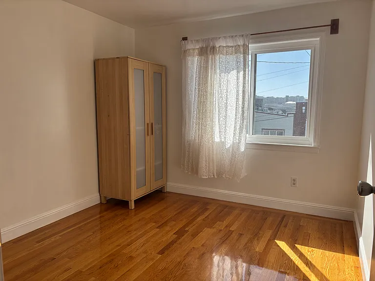 743 London St — Photo 8