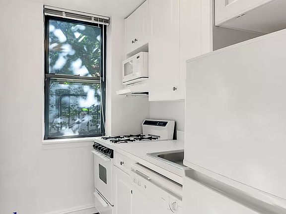 5th image of 428 E 81st St APT 4C