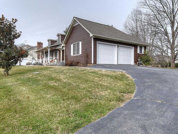 4th image of 1235 Olde Oaks Dr