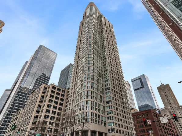 345 N La Salle Dr APT 2405, Chicago, IL 60654