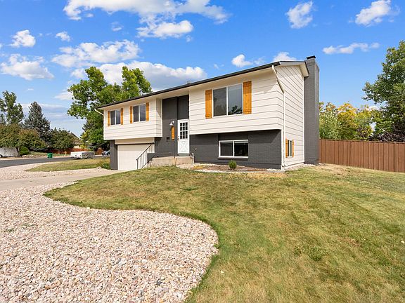 Charming Bi-Level Home in Brown Farm