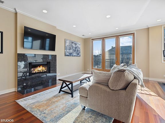2nd image of 1638 W Diversey Pkwy #2