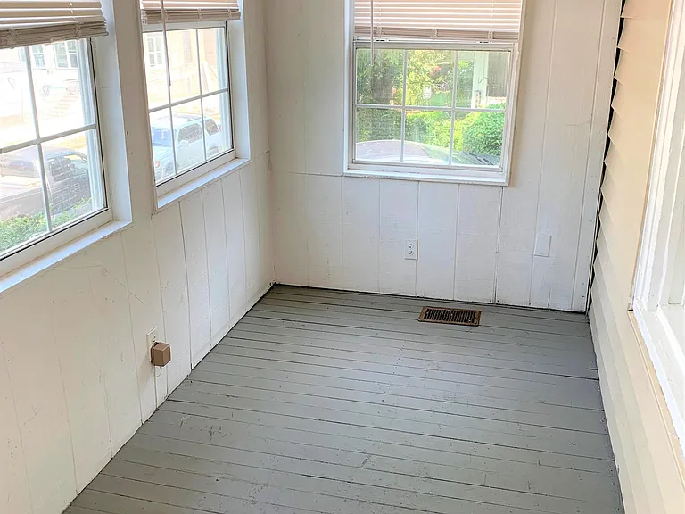 1005 Hampton St NW — Photo 6