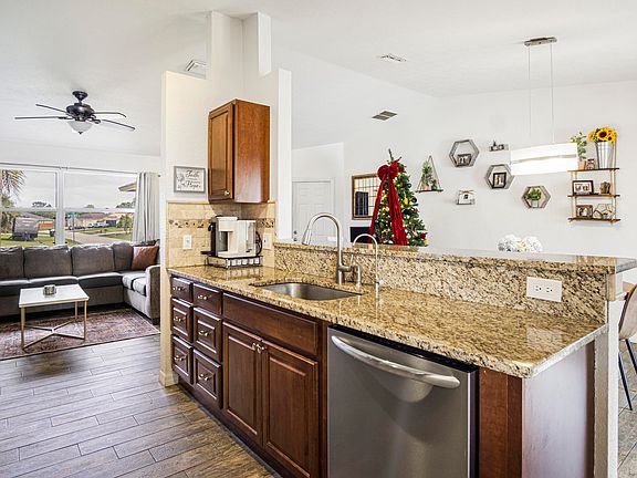5th image of 4478 SW Idlewild Street