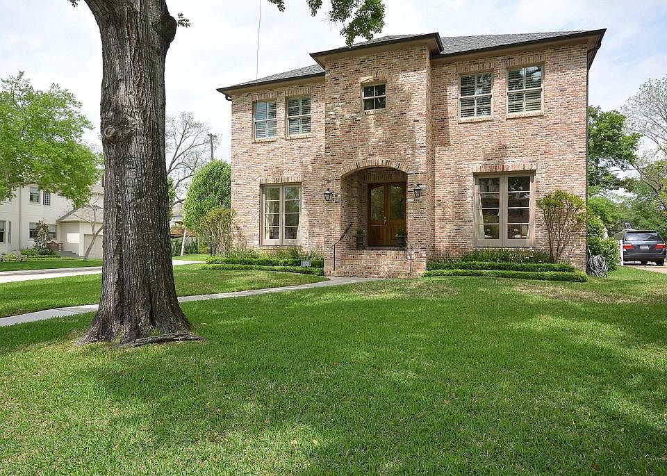 Beautiful Chicago brick home on large, corner lot