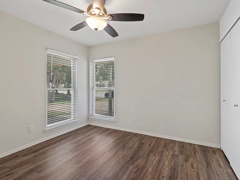 2601 Knoll Trl — Photo 10