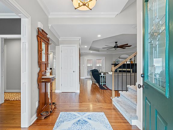 3rd image of 288 Bellshire Dr