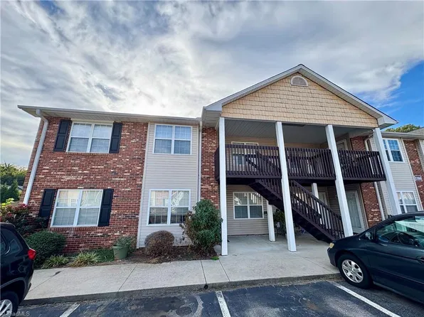 1218 Westbrook Ct, High Pt, NC 27263