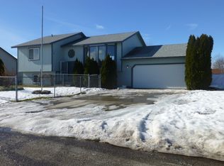 5615 N Vincent Rd, Newman Lake, WA 99025