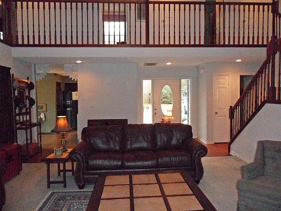 4th image of 417 W Hillary Cir