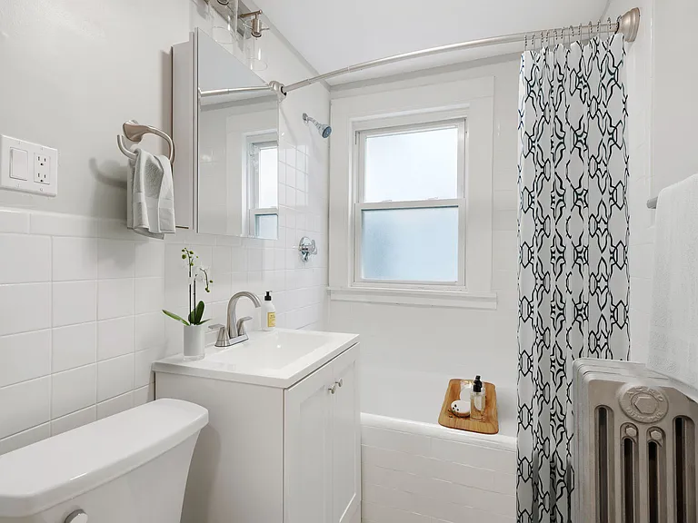 12 Ashland St #1L — Photo 2