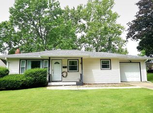 621 Garden Walk, Dixon, IL 61021