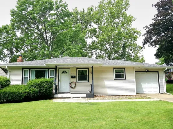 621 Garden Walk, Dixon, IL 61021