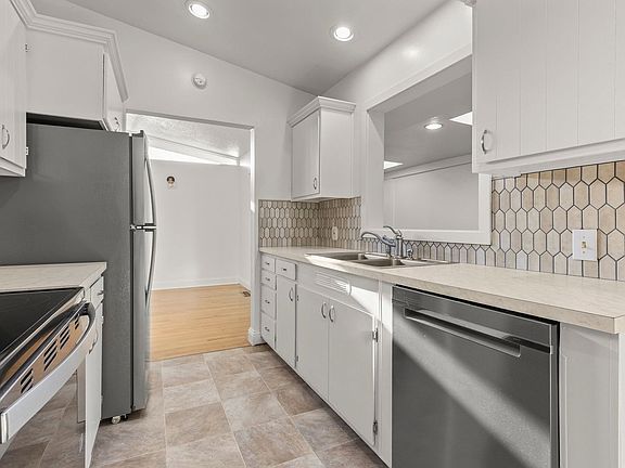5th image of 2637 NE 138th Pl