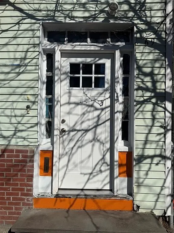 2 bed, 1.0 bath, 1227 sqft, $1,600 — Photo 1