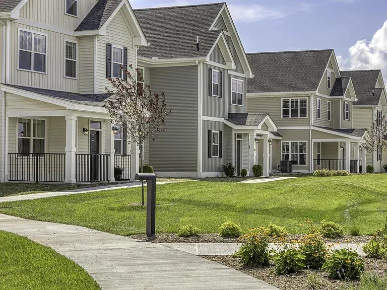 Hickory Cottages Apartment Homes — Photo 45