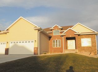5039 Sweet Water Cir, Waterloo, IA 50701