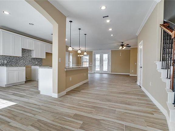 5th image of 4813 Crestpoint Ln