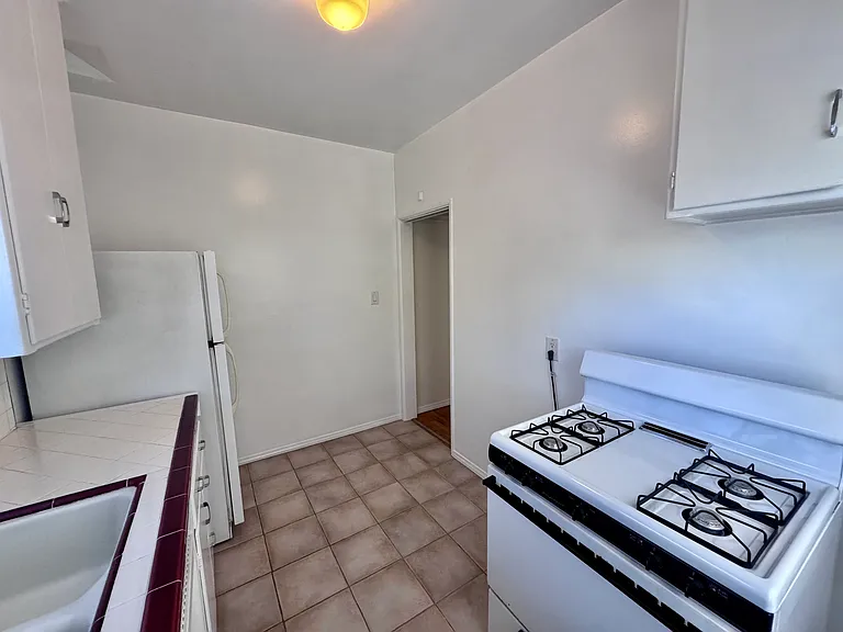 1043 Grant St #C — Photo 6