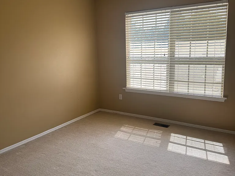 1494 Wethersfield Dr — Photo 9