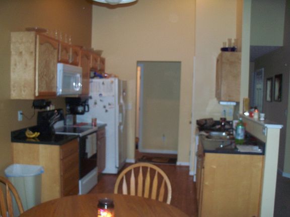 4th image of 4025 Meadowood Dr