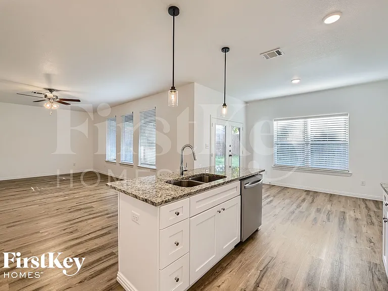 7384 Parkside Place Dr — Photo 12