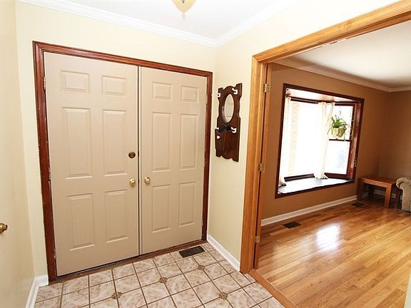 3rd image of 210 Foxfire Dr