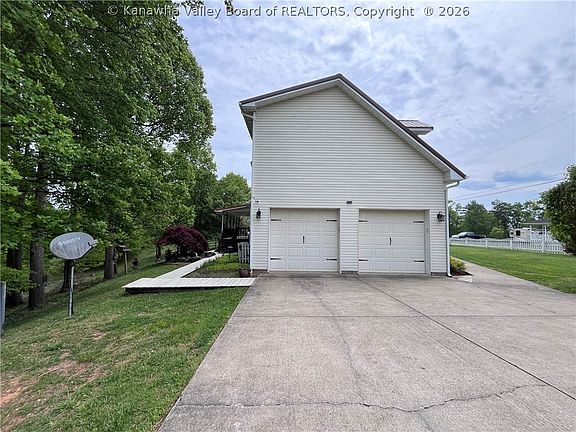 2nd image of 488 Ridgeview Dr
