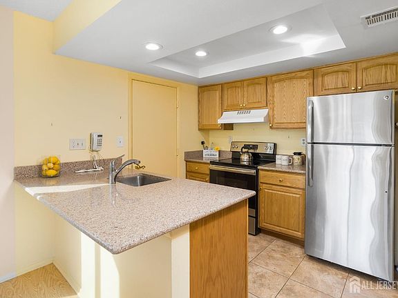 5th image of 274 Convent Rd #D