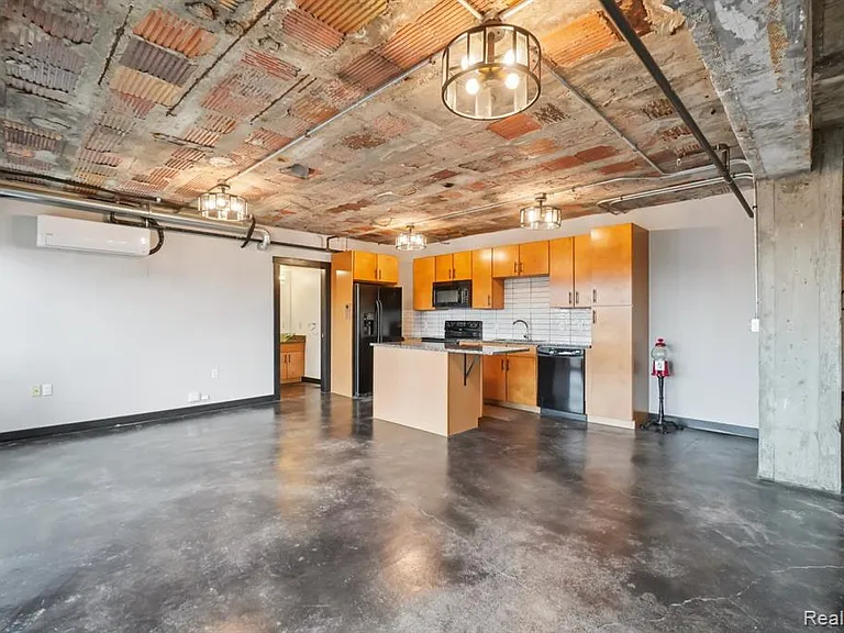 2915 John R St #502 — Photo 5