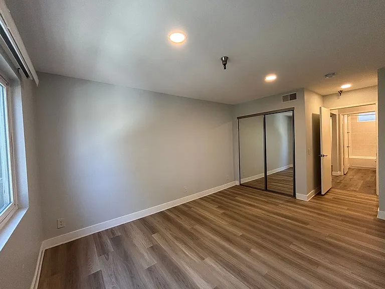 110 S Sweetzer Ave — Photo 31