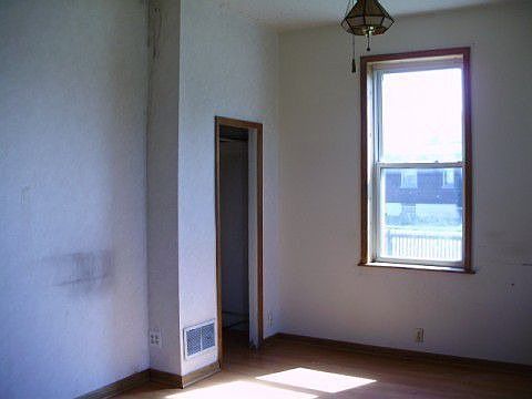 4th image of 6002 Highland Ave