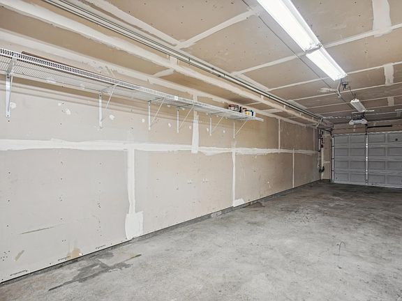 3rd image of 3331 Midtown Pl