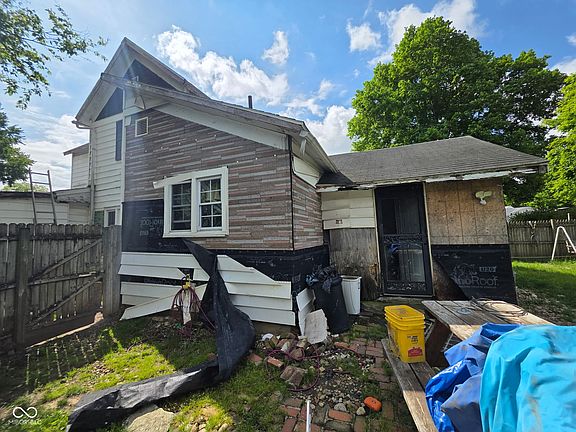 2nd image of 712 S Clinton St