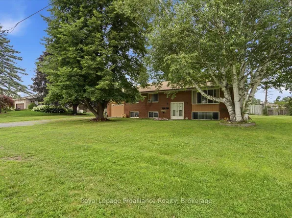 270 Colonial Rd, Quinte West, ON K8R 1B9