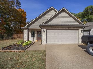 137 Executive Dr, Jackson, TN 38305